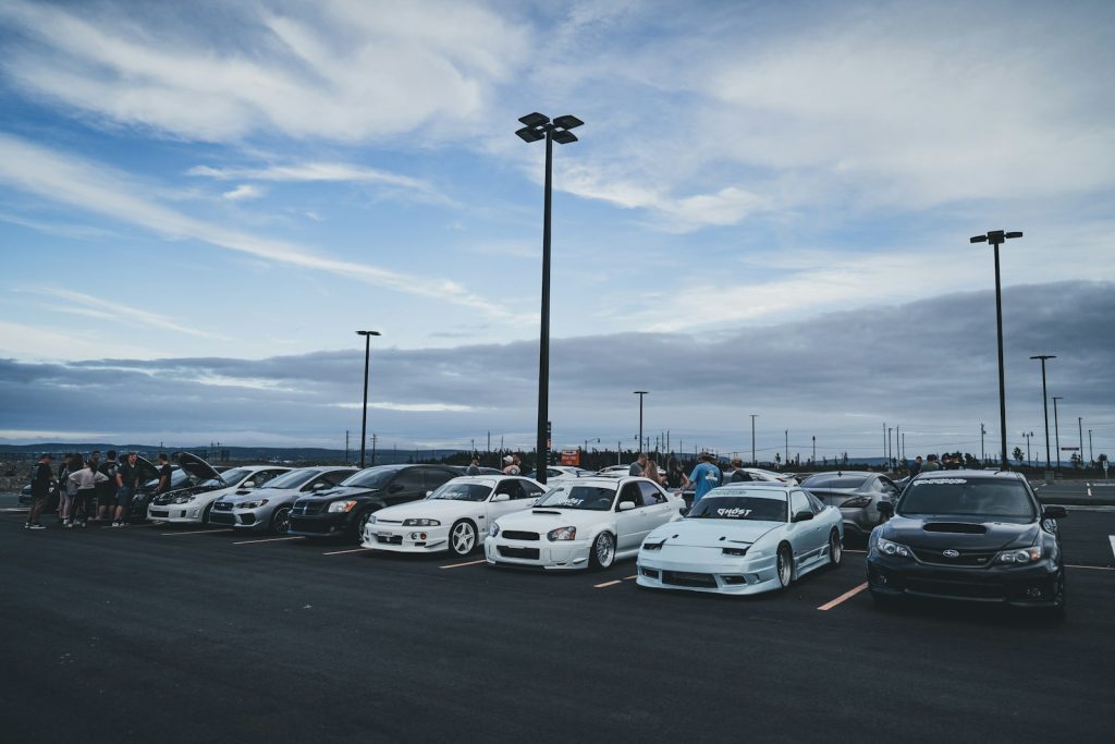 a parking lot filled with lots of parked cars